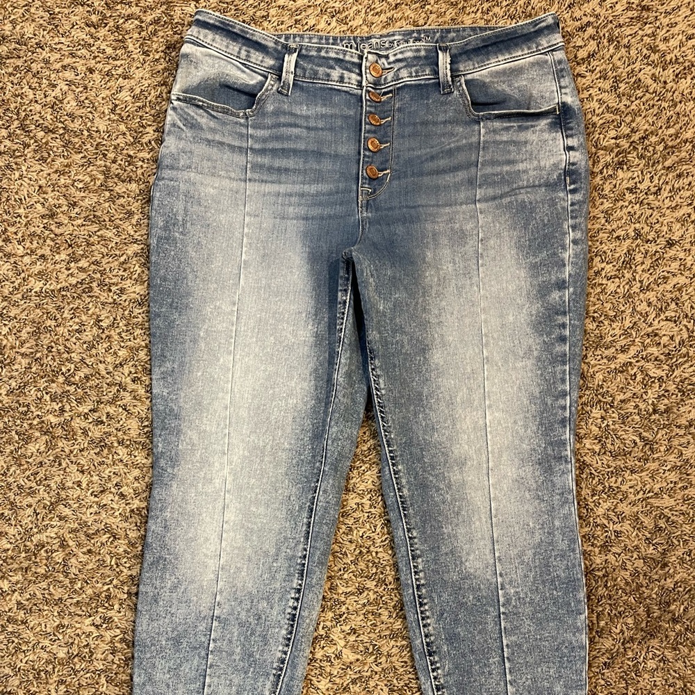 NEW Maurices Lighter Wash Jeans